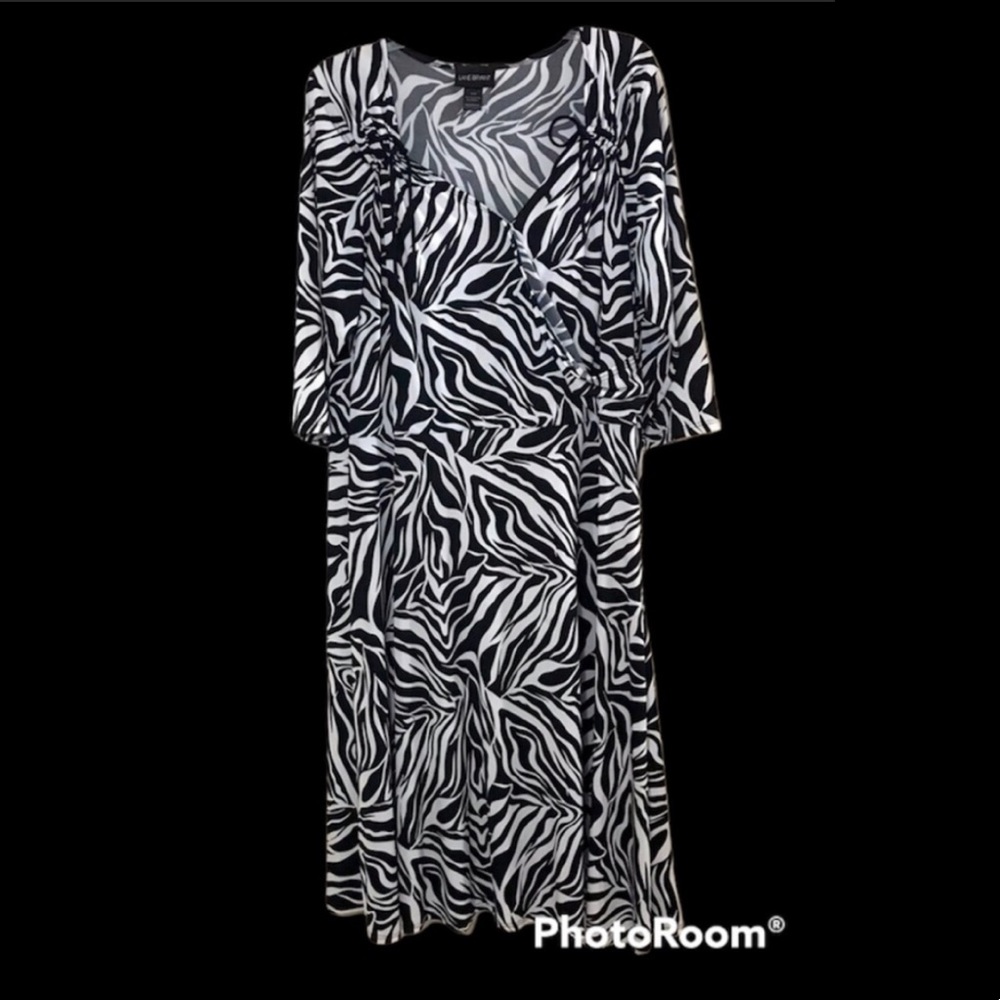 Lane Bryant 18/20 🦓 black & white zebra dress surplice cross over top section